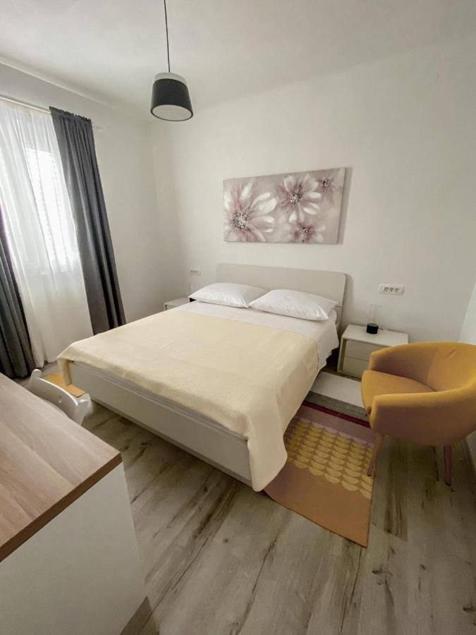 Apartments Happy Sukosan Luaran gambar