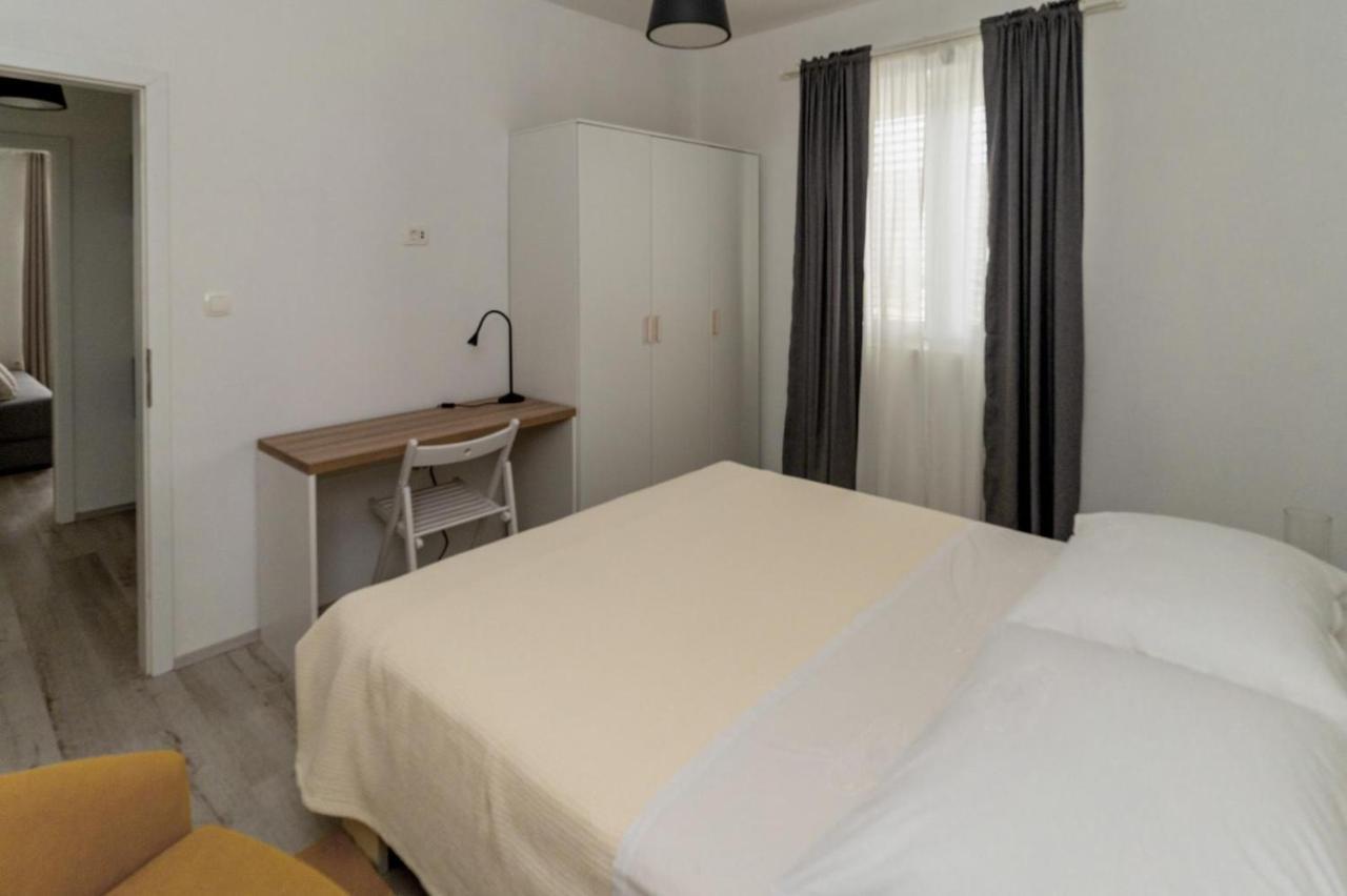 Apartments Happy Sukosan Luaran gambar