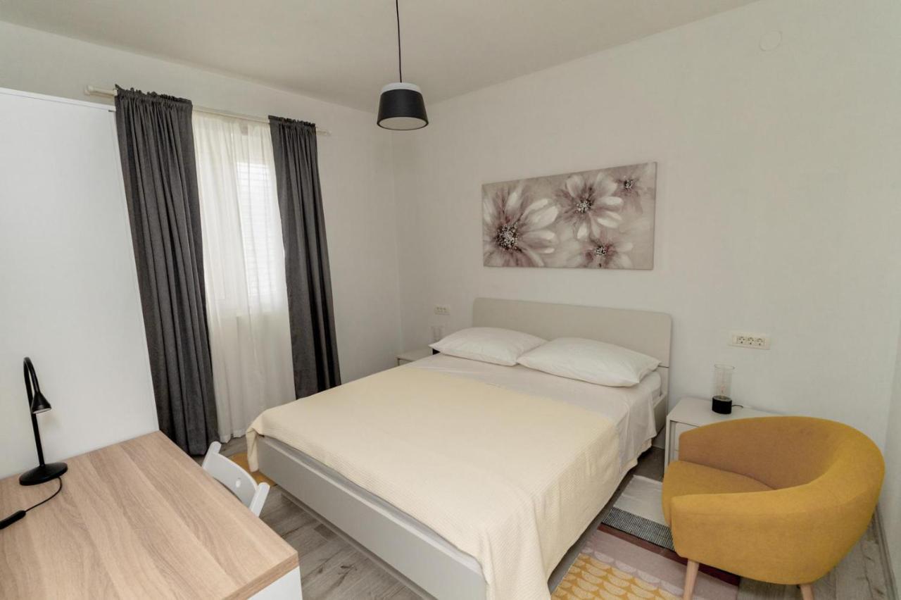 Apartments Happy Sukosan Luaran gambar
