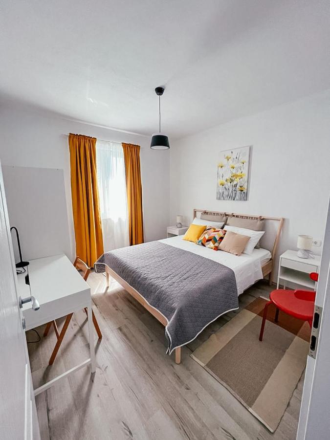 Apartments Happy Sukosan Luaran gambar