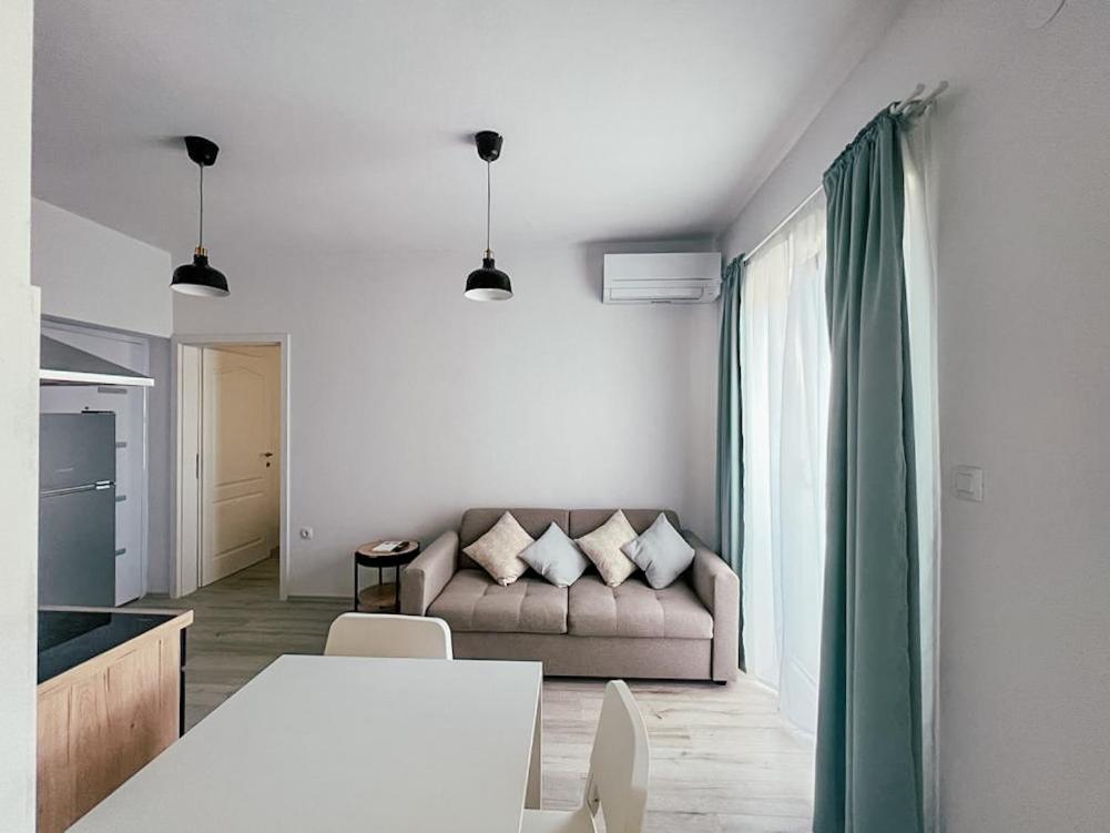Apartments Happy Sukosan Luaran gambar